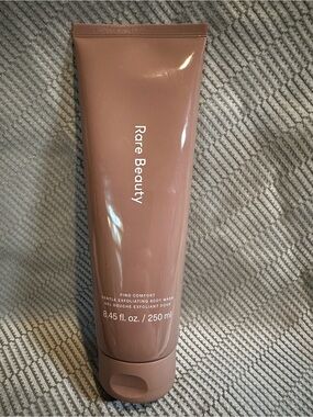 Rare Beauty Find Comfort Gentle Exfoliating Body Wash -